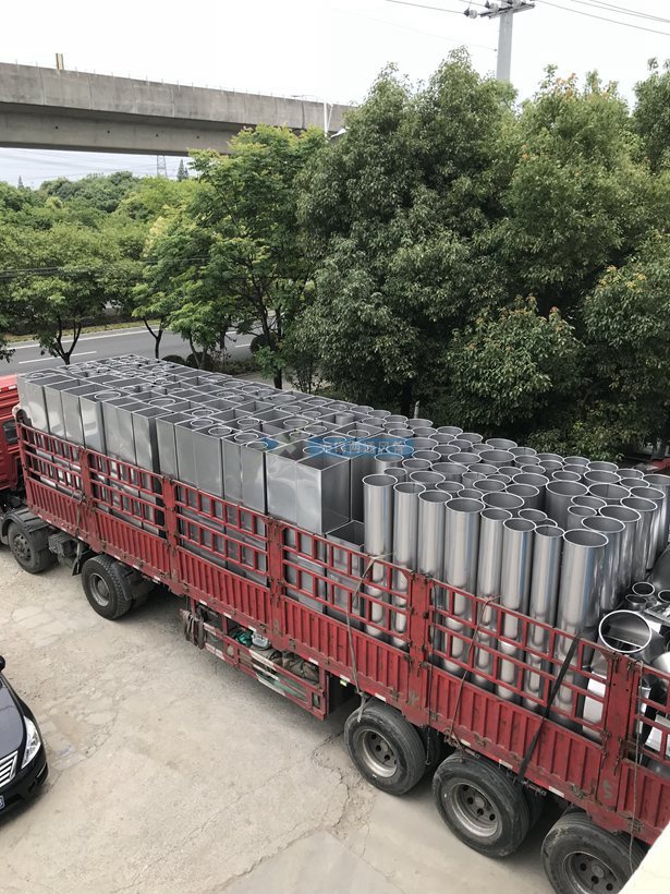 焊接不銹鋼風管廠家裝車發(fā)貨