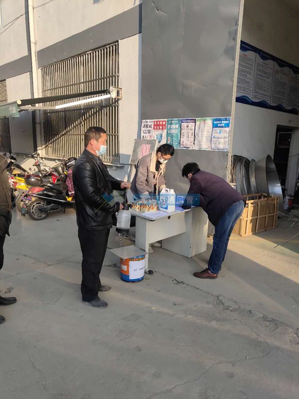 兩通公司疫情期間各個角落進行消毒配圖