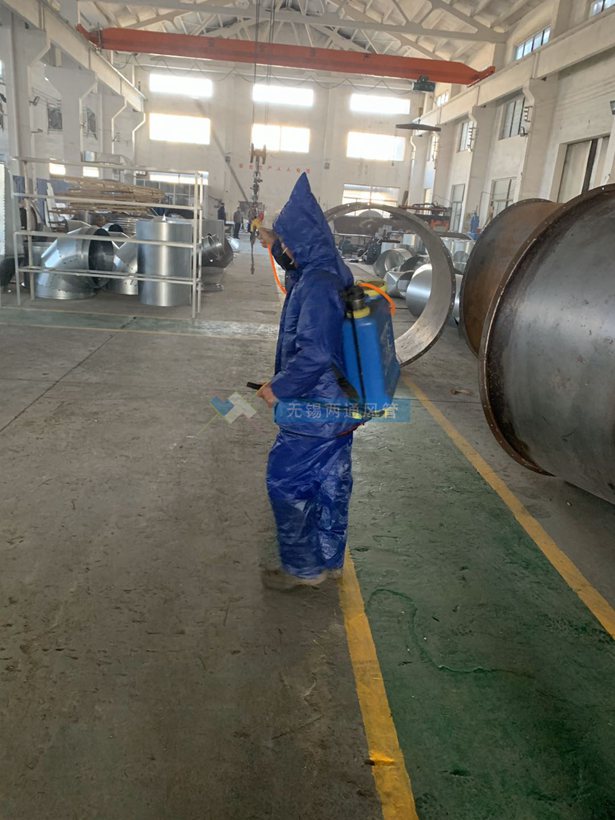 兩通公司疫情期間各個角落進行消毒配圖