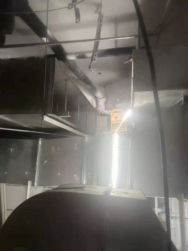 通風(fēng)管道安裝那些事：夜深人靜，總有一些平凡的人在做著不平凡的事情