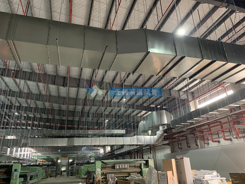 兩通通風管道廠家：為無錫某工廠安裝排風系統(tǒng)（配圖）